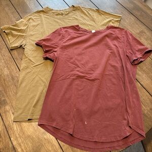 Lululemon Women’s tshirts set of 2!